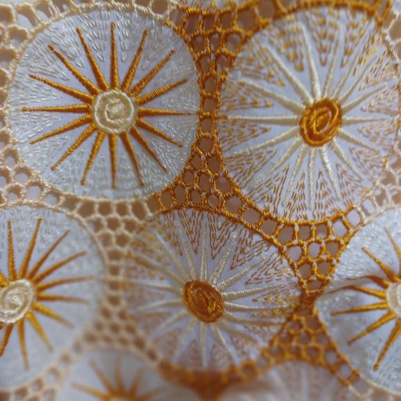 Antonio Melani Beautiful Cream and Gold Skirt - Picture 4 of 7